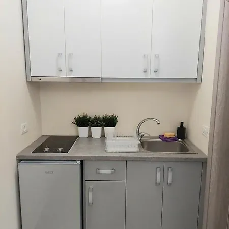 Elizabeth * هيماري