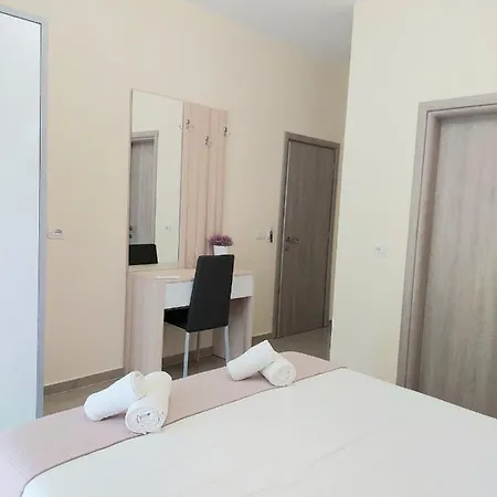 Elizabeth 4* Himara