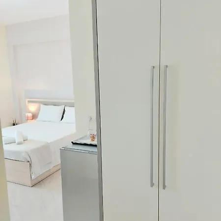 Hotel apartamentowy Elizabeth Himara