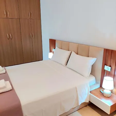 Elizabeth Aparthotel Himare