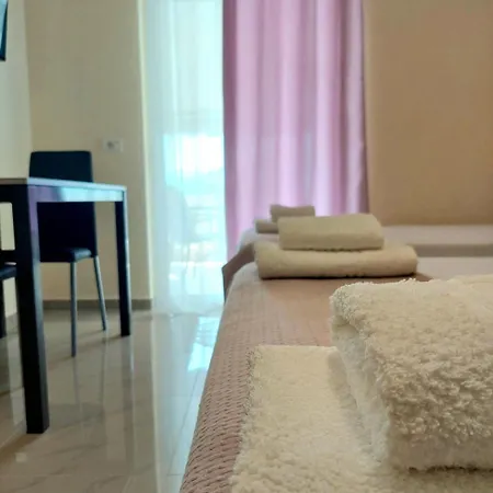 Elizabeth 4* Himara