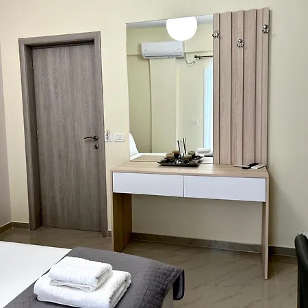 Elizabeth Aparthotel Himare