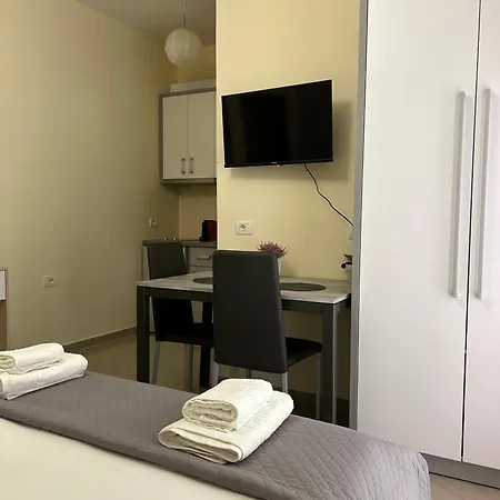 Aparthotel Elizabeth Himare