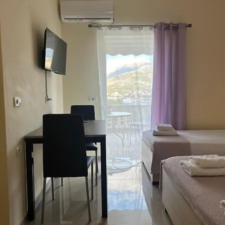 Elizabeth 4* Himara