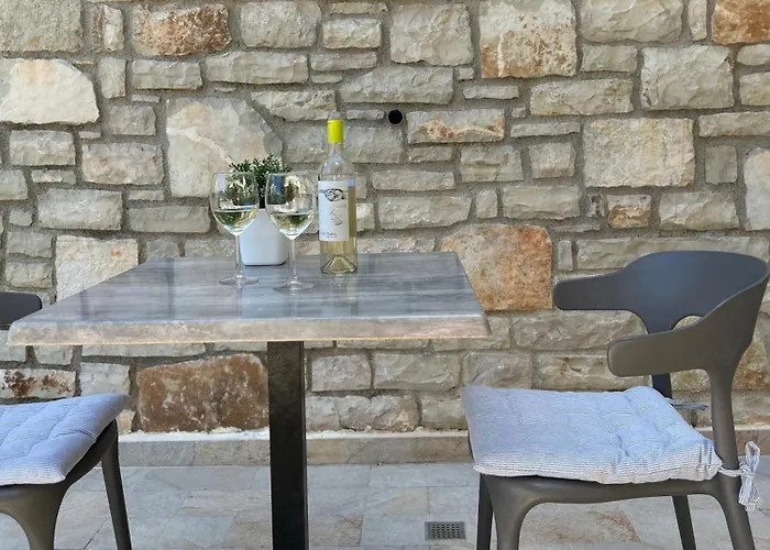 Elizabeth Aparthotel Himare